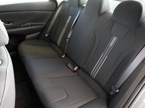 Used 2024 Hyundai Elantra SEL image 18