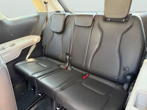 Used 2024 Kia Carnival EX FWD image 22