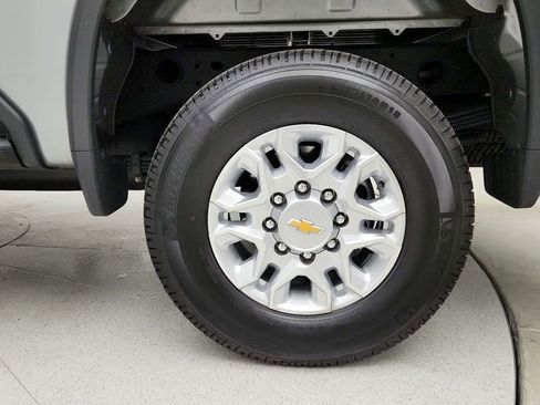 Used 2024 Chevrolet Silverado 2500 LT w/ Z71 Off-Road Package image 9