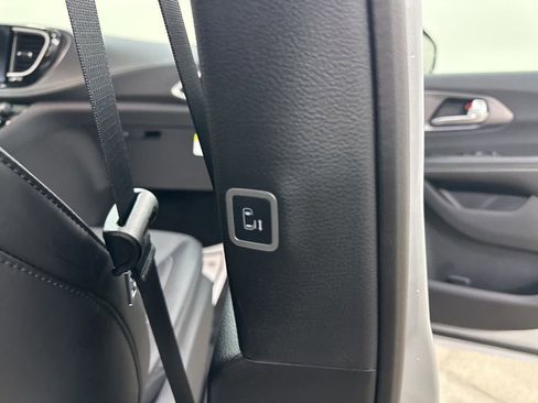 New 2026 Chrysler Pacifica Select AWD/4WD image 20