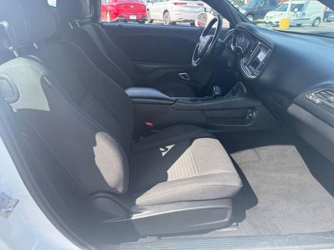Used 2019 Dodge Challenger SXT image 9