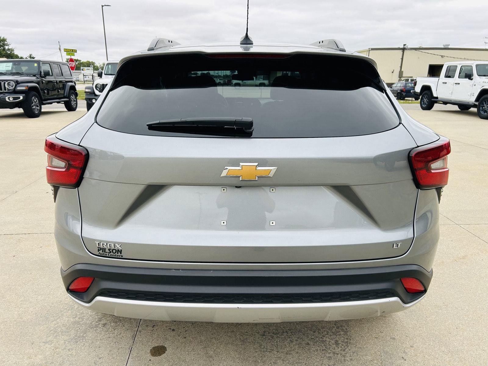 Used 2025 Chevrolet Trax LT w/ LT Convenience Package FWD image 34