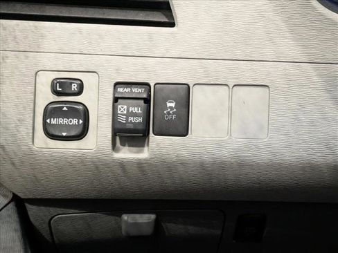 Used 2012 Toyota Sienna XLE image 14