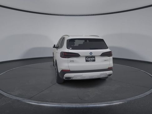 Used 2025 BMW X5 xDrive50e AWD/4WD image 13