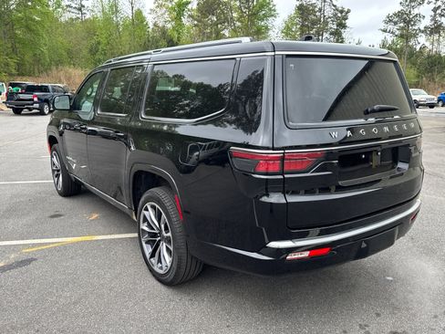 Used 2025 Jeep Wagoneer L Series III w/ Premium Group I image 7