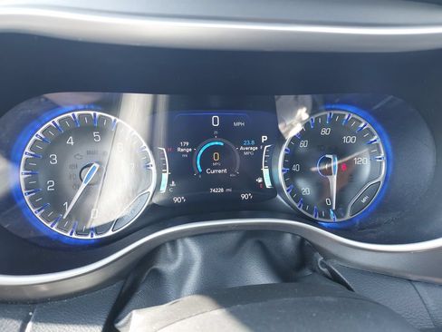 Used 2023 Chrysler Pacifica Touring-L FWD image 15