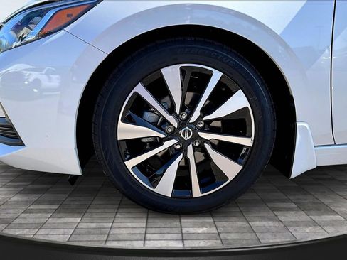 Used 2023 Nissan Sentra SV w/ SV Premium Package image 9