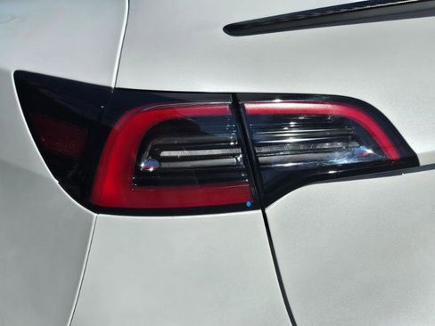 Used 2023 Tesla Model Y Performance image 27