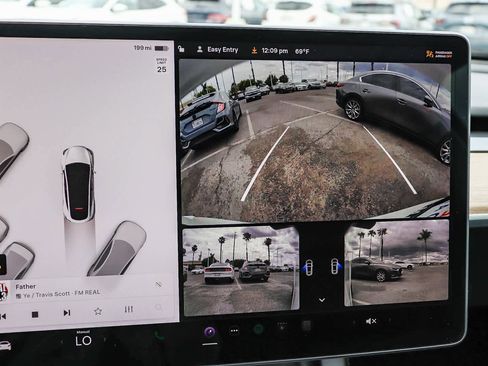 Used 2022 Tesla Model Y Long Range AWD/4WD image 26