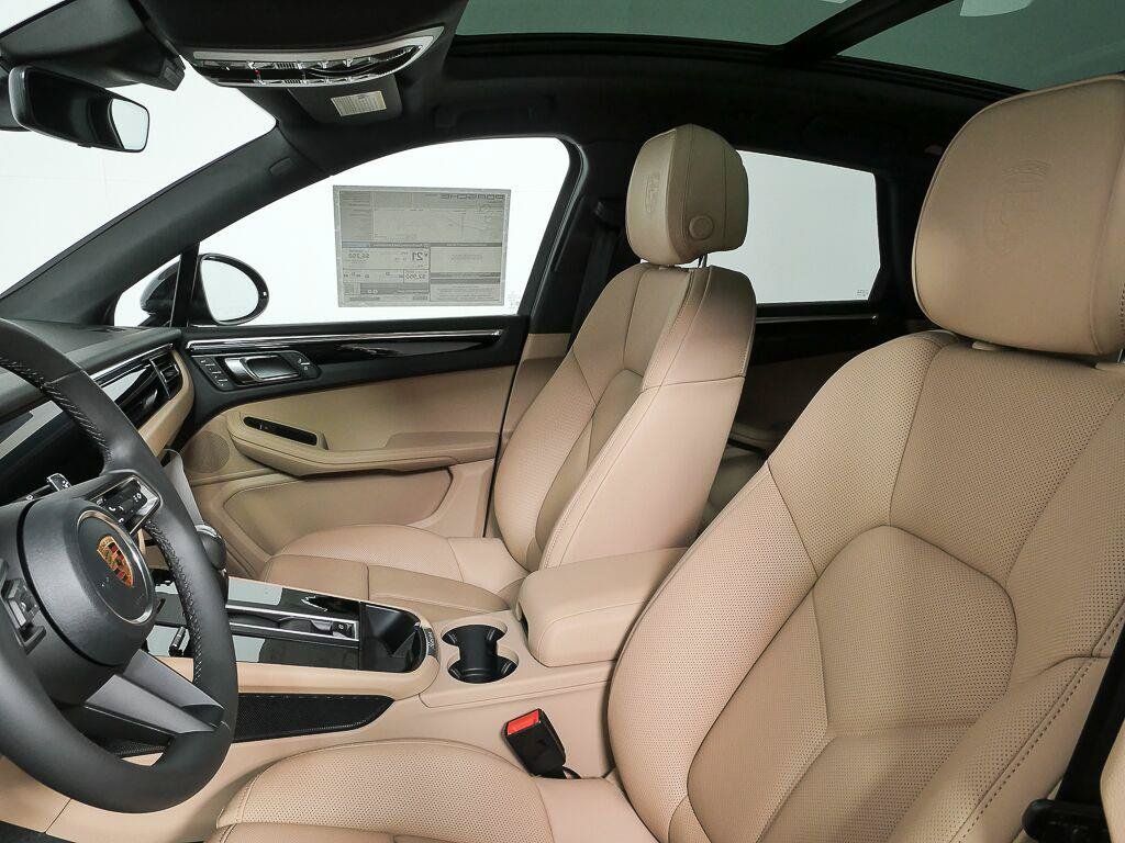 Certified 2026 Porsche Macan AWD/4WD image 5
