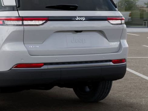 New 2026 Jeep Grand Cherokee Limited w/ Limited Altitude Package AWD/4WD image 13