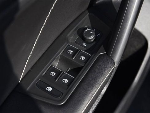 Certified 2023 Volkswagen Tiguan SE w/ Panoramic Sunroof Package image 8