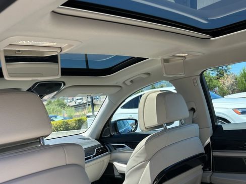 Used 2022 BMW 740i RWD image 29