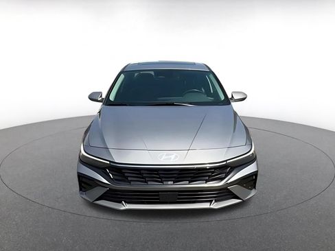 Used 2025 Hyundai Elantra Limited FWD image 3