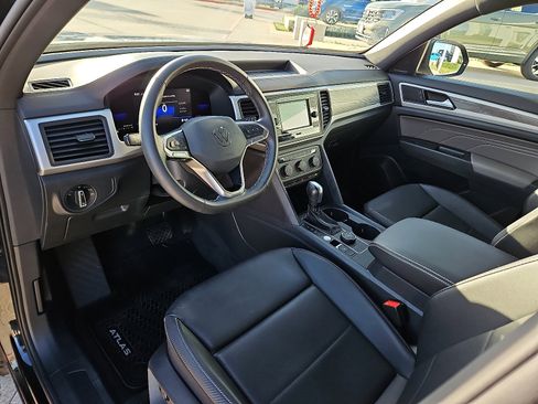 Used 2022 Volkswagen Atlas Cross Sport SE image 10