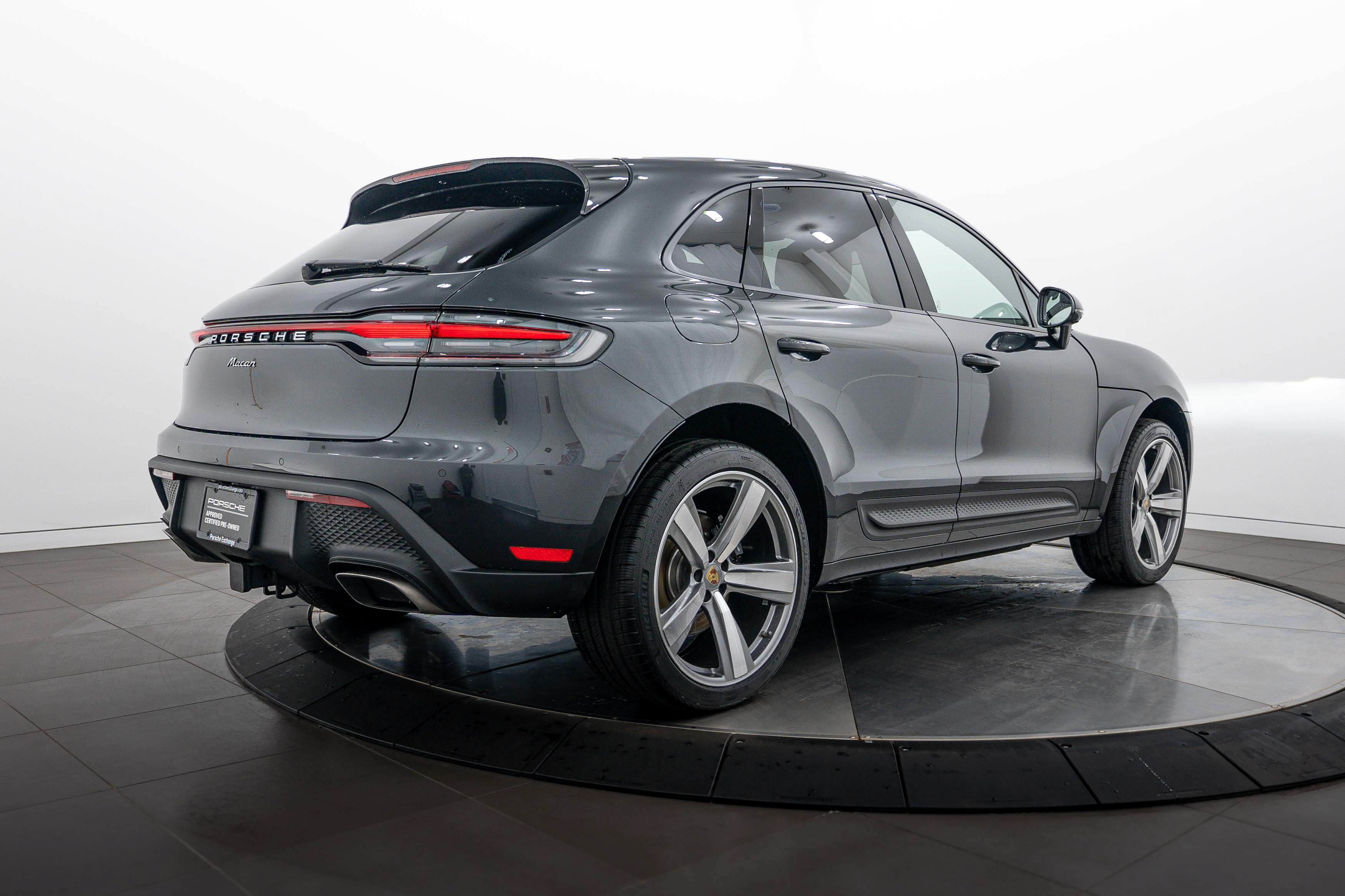 Certified 2026 Porsche Macan AWD/4WD image 7