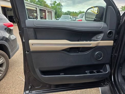 Used 2023 Ford Expedition Limited AWD/4WD image 22