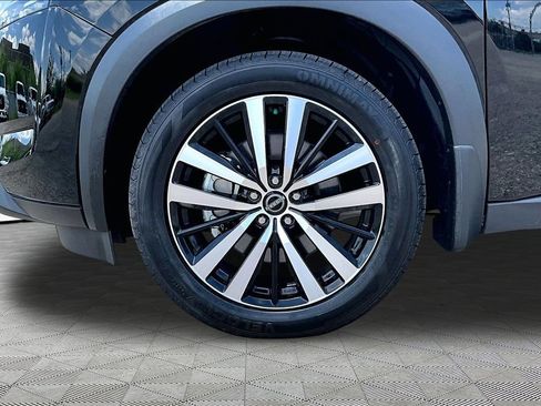 Used 2024 Nissan Pathfinder Platinum AWD/4WD image 9