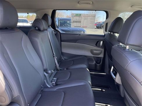 New 2026 Kia Carnival EX image 21