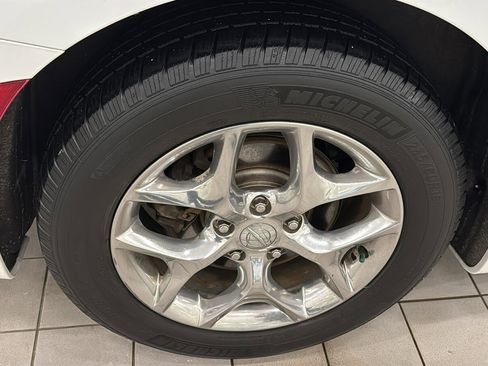 Used 2018 Chrysler Pacifica Limited image 34