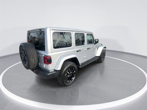 Used 2023 Jeep Wrangler Unlimited Sahara w/ Cold Weather Group image 8