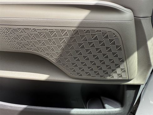 New 2026 Kia Carnival EX image 21