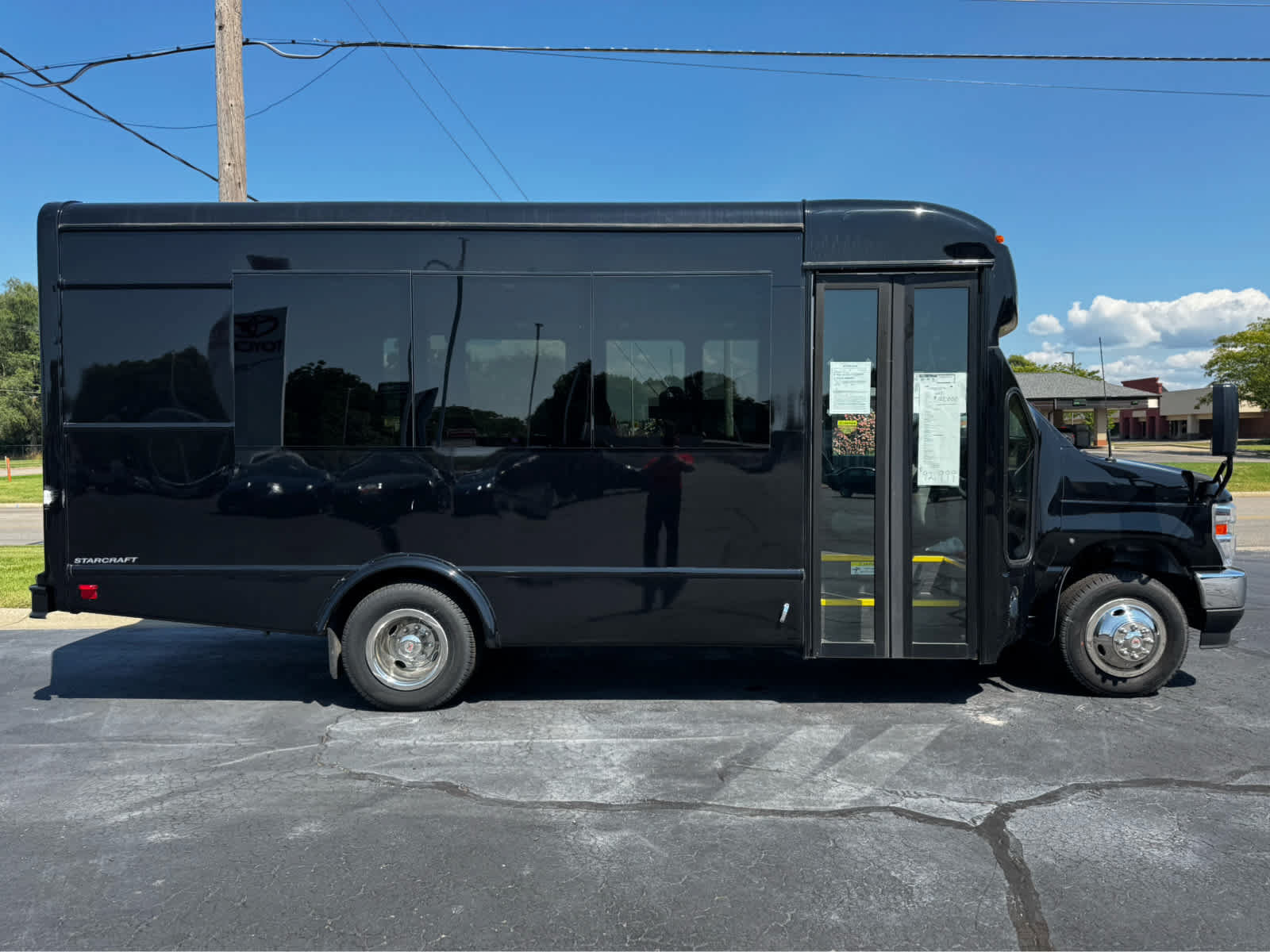 Used 2025 Ford E-450 and Econoline 450 Super Duty w/ Shuttle Bus Prep Package RWD image 7