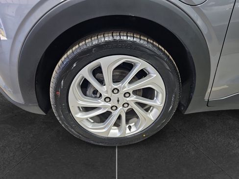 Used 2023 Chevrolet Bolt EUV LT FWD image 33