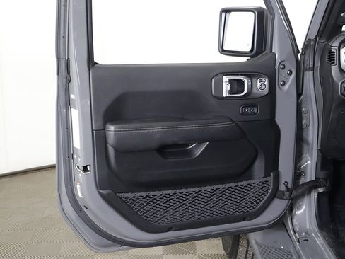 Used 2021 Jeep Wrangler Unlimited Sahara w/ Uconnect 4C Nav & Sound Group image 19