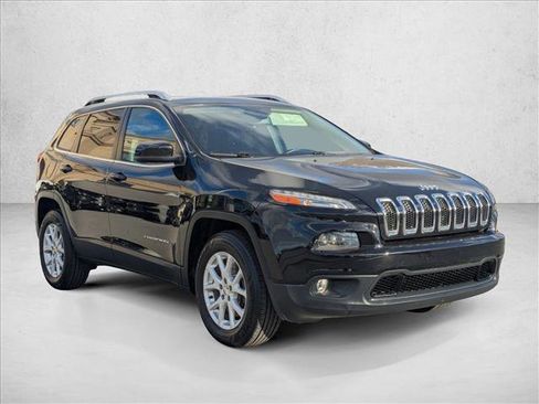 Used 2018 Jeep Cherokee Latitude Plus w/ Cold Weather Group image 2