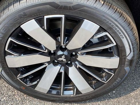 New 2025 Mitsubishi Outlander SE image 6