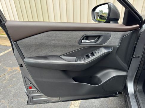 Used 2022 Nissan Rogue SV FWD image 36
