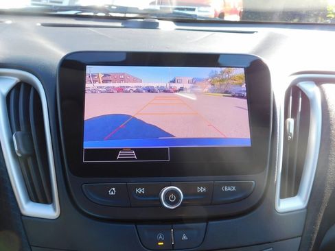 Used 2023 Chevrolet Malibu LT FWD image 13