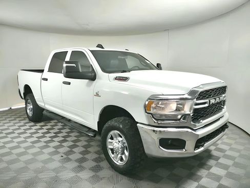 Used 2023 RAM 2500 Tradesman w/ Chrome Appearance Group image 5