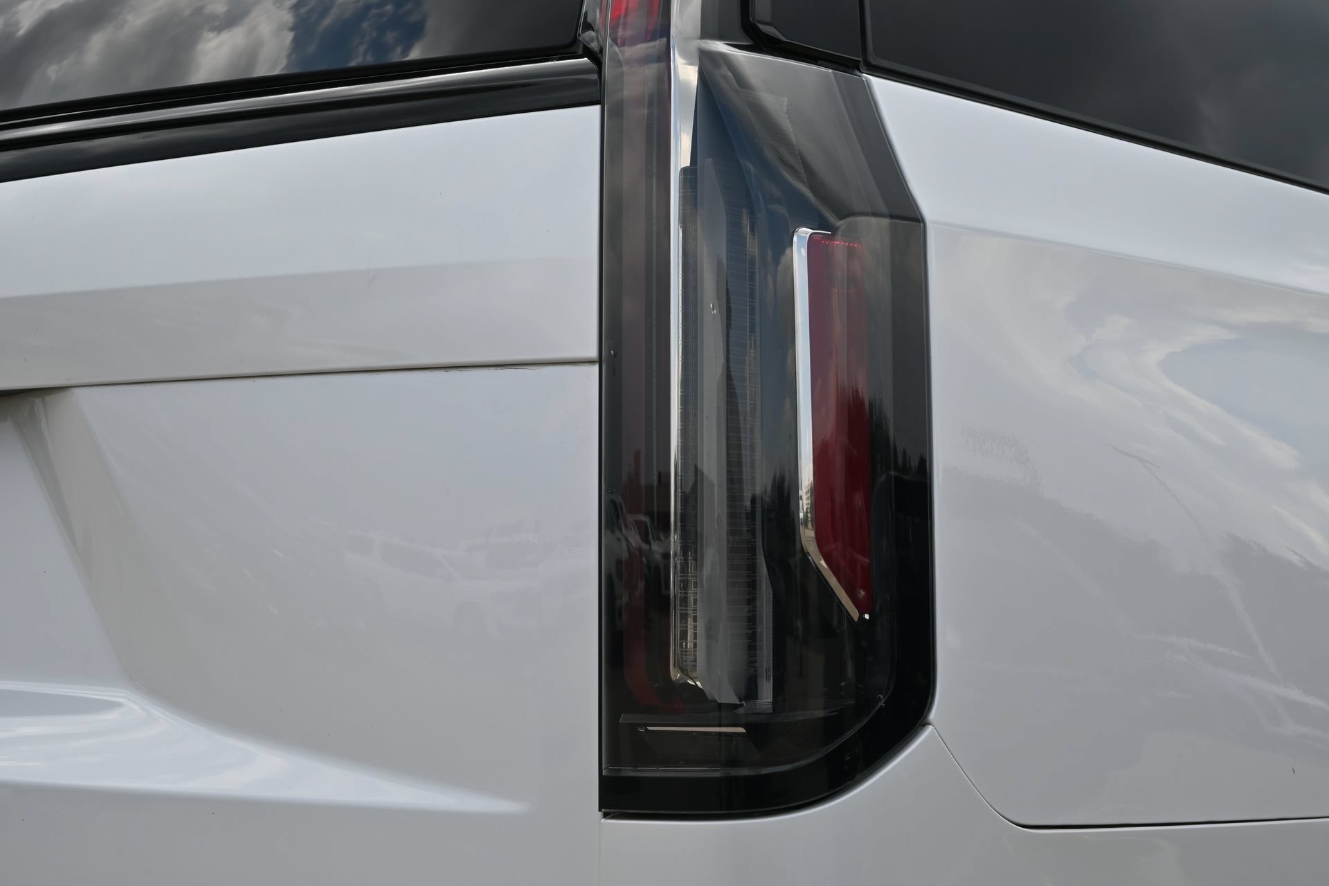 Used 2022 Cadillac Escalade Sport Platinum w/ LPO, ONYX Package AWD/4WD image 20