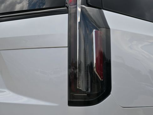 Used 2022 Cadillac Escalade Sport Platinum w/ LPO, ONYX Package AWD/4WD image 20