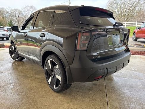 Used 2025 Nissan Kicks SR image 5