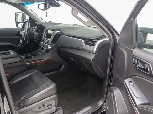 Used 2018 Chevrolet Suburban 3500 LT AWD/4WD image 18