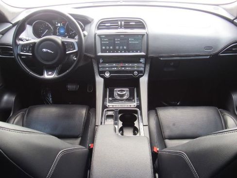 Used 2020 Jaguar F-PACE S image 3