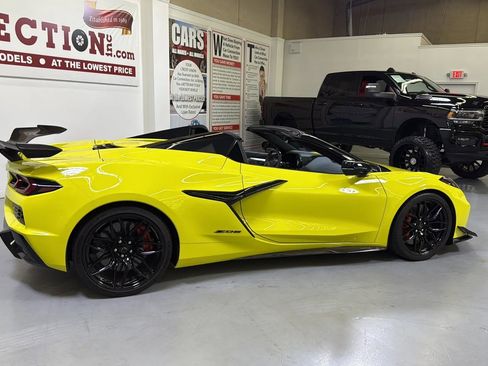 Used 2024 Chevrolet Corvette Z06 w/ Z07 Performance Package RWD image 4