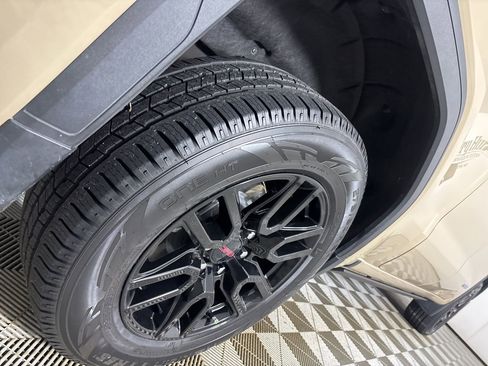 Used 2023 GMC Sierra 1500 Elevation w/ X31 Off-Road Package image 33