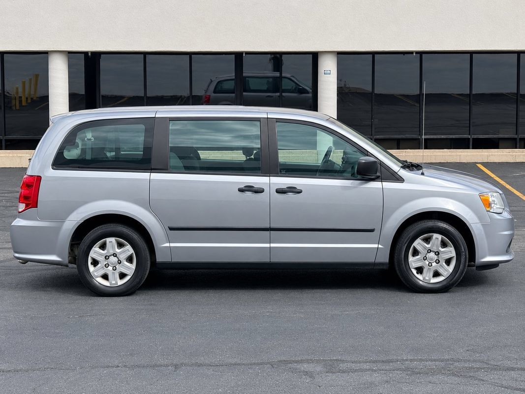 Used 2013 Dodge Grand Caravan American Value Package FWD image 6