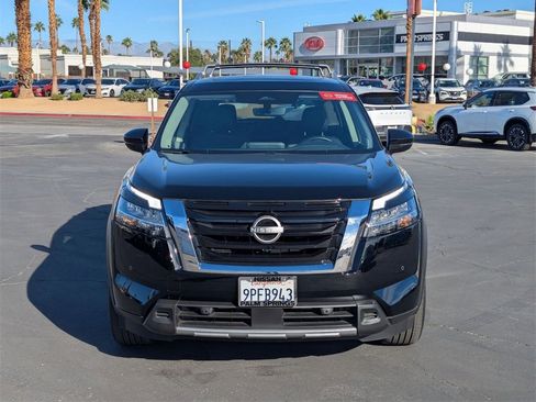 Used 2024 Nissan Pathfinder SL w/ SL Premium Package image 7