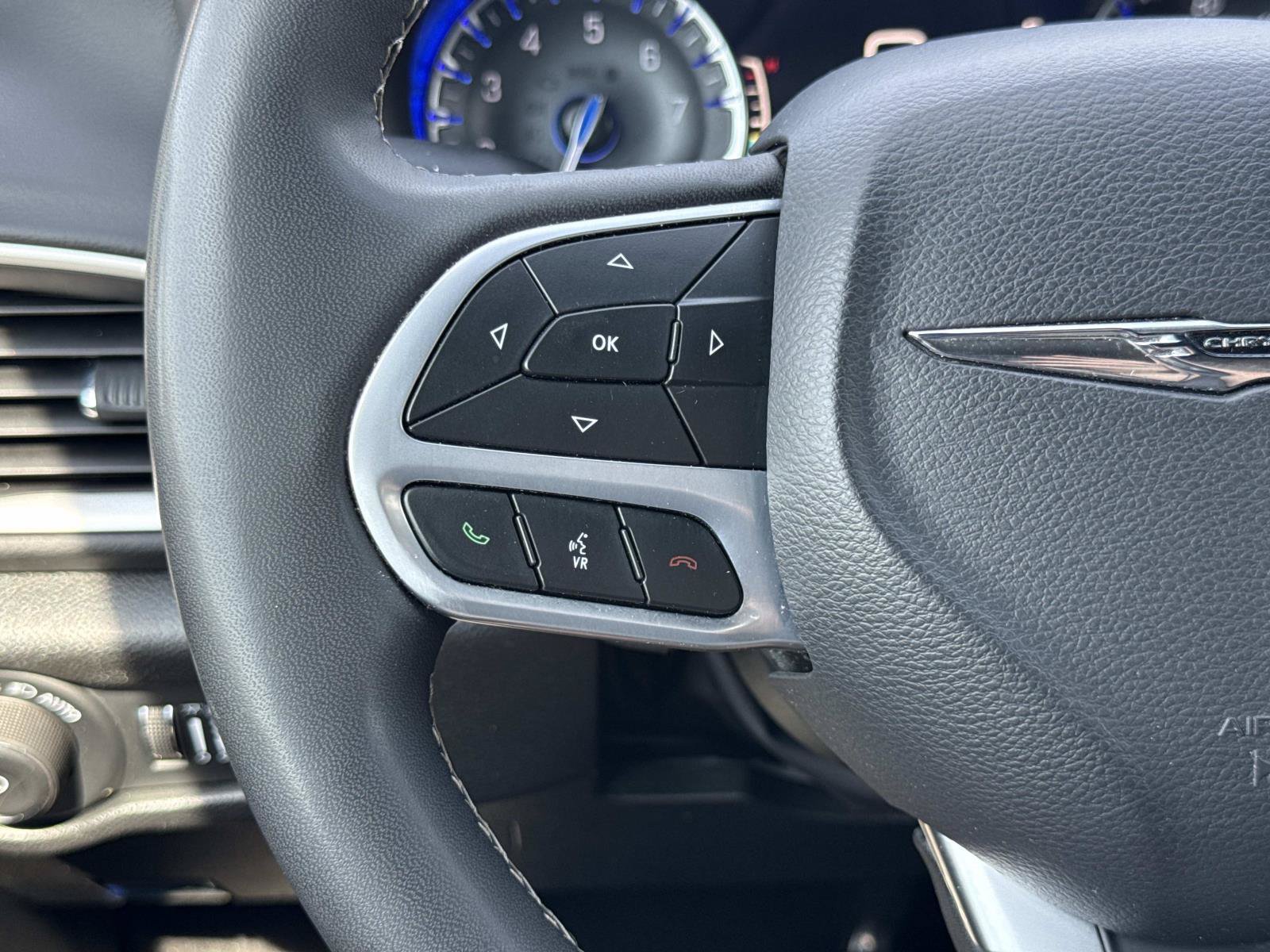 Used 2025 Chrysler Pacifica Select FWD image 15