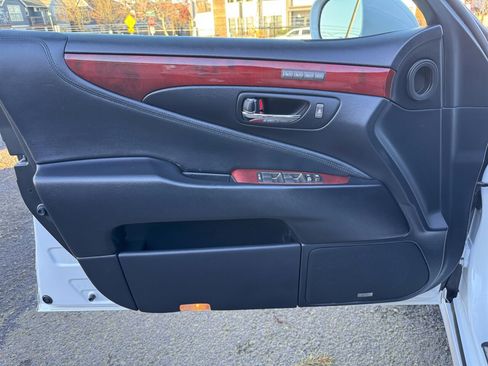 Used 2012 Lexus LS 460 AWD image 12