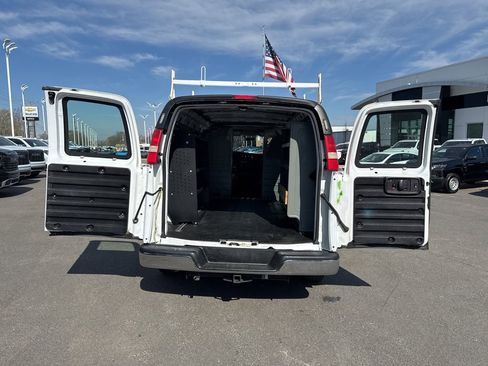 Used 2011 Chevrolet Express 1500 RWD image 20