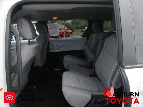 Used 2026 Toyota Sienna LE image 25