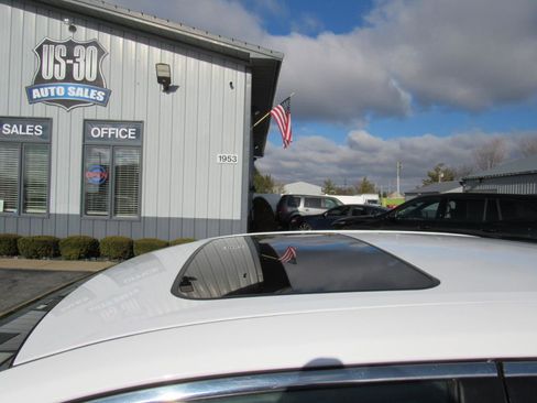 Used 2017 Toyota Camry SE w/ Moonroof Package image 11