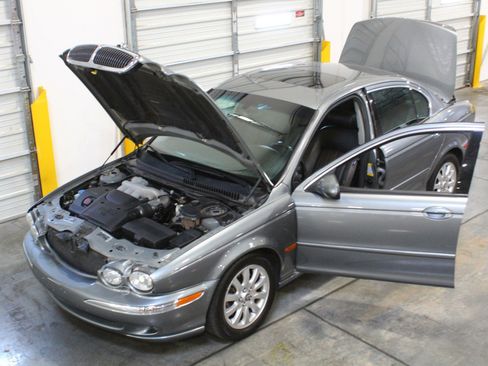 Used 2002 Jaguar X-TYPE 2.5 image 16