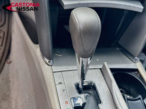 Used 2010 Toyota Camry LE FWD image 17